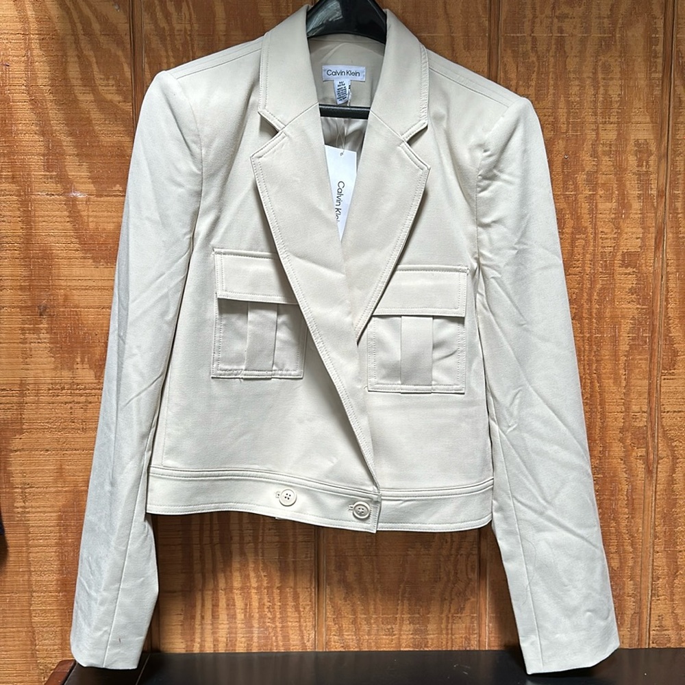 Women’s Calvin Klein 2 button cropped Size Medium blazer. Color: barley